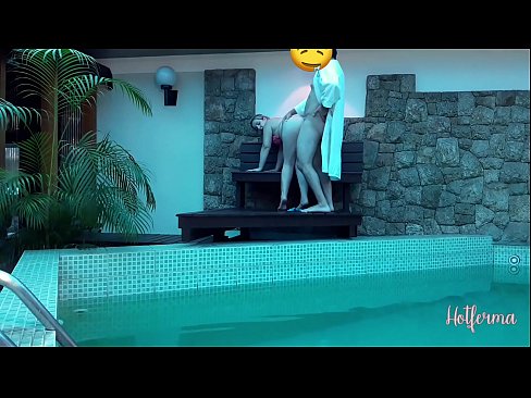 ❤️ Bulla ancillam ad piscinam invitat, sed fervido resistere non potuit Super sex at la.pornhdvideos.ru